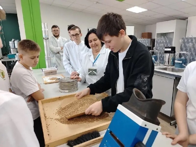 Школьники Майкопского района получили прикладные навыки и знания в области сельхозпроизводства